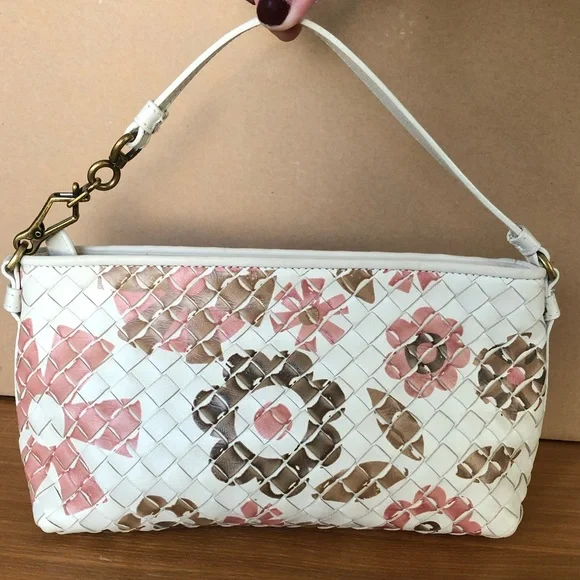 Bottega Veneta mini pochette bag - Picture 2 of 13